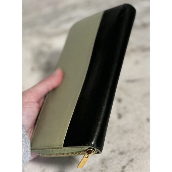 Auth. Celine Green & Black Large Lambskin Leather Long Zippy Wallet - Picture 10 of 11